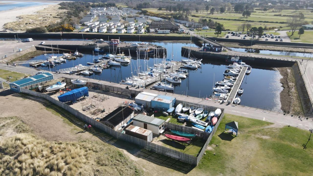 Colin Young Place Nairn Exterior foto